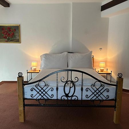 Nová Bystřice Lesni Hotel Perslak מראה חיצוני תמונה