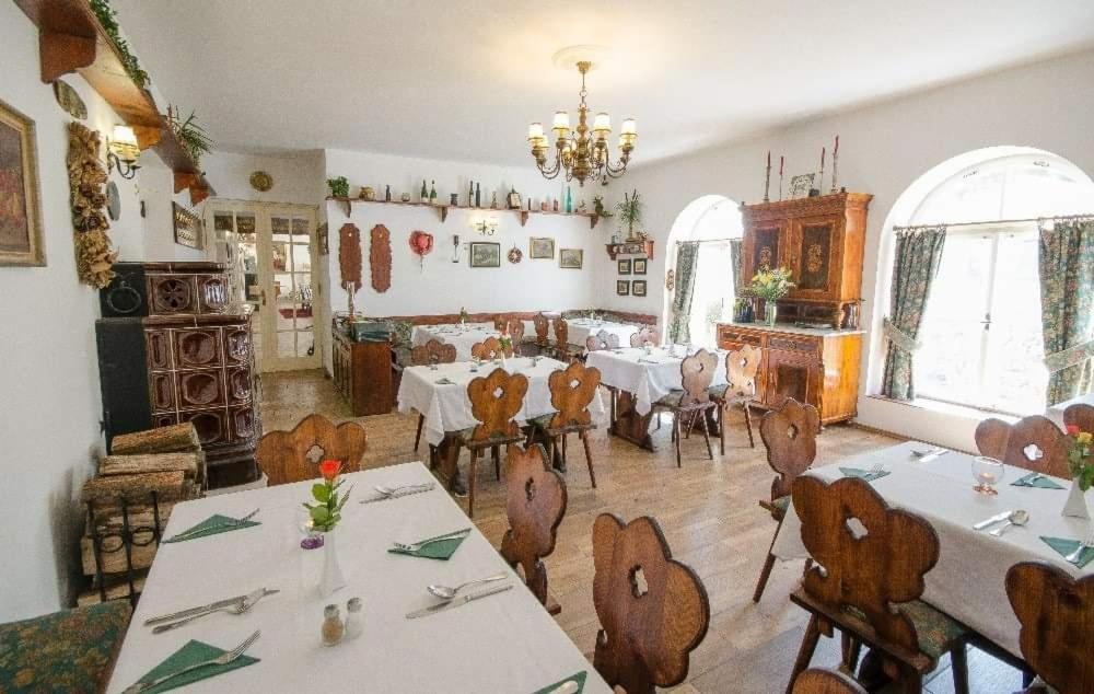 Nová Bystřice Lesni Hotel Perslak מראה חיצוני תמונה
