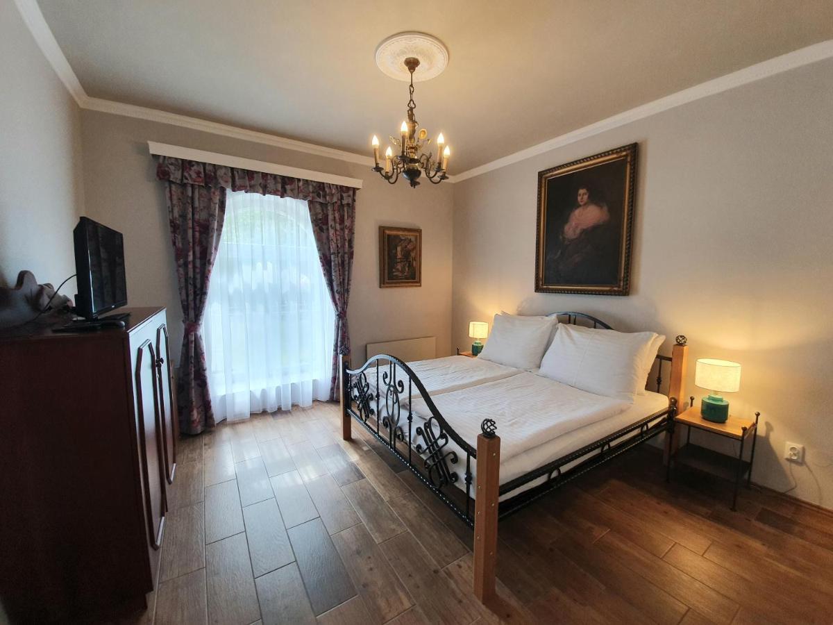 Nová Bystřice Lesni Hotel Perslak מראה חיצוני תמונה