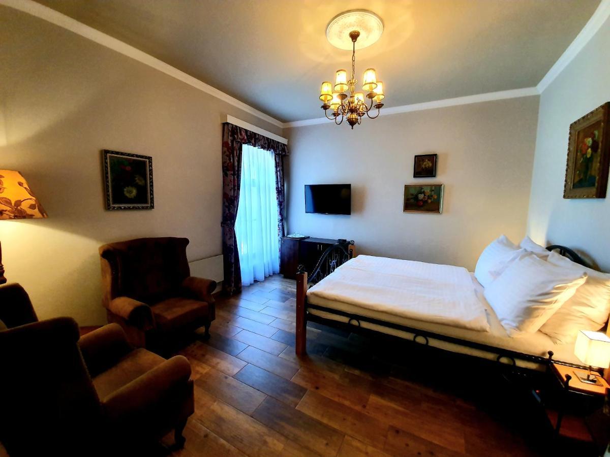 Nová Bystřice Lesni Hotel Perslak מראה חיצוני תמונה