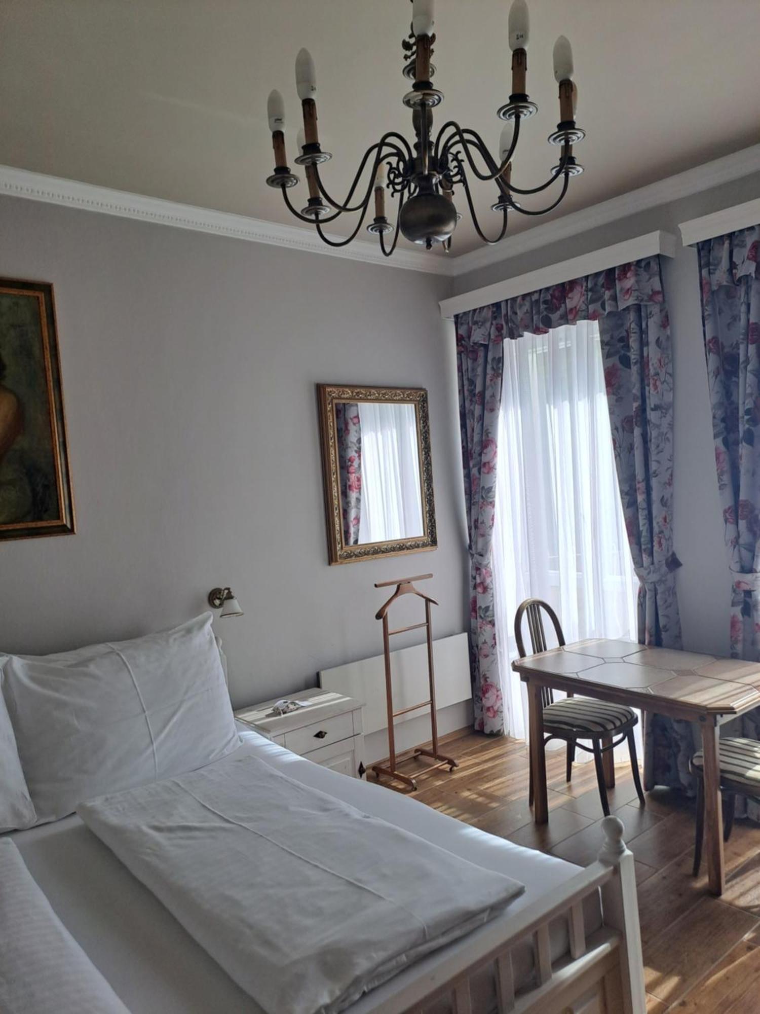 Nová Bystřice Lesni Hotel Perslak מראה חיצוני תמונה