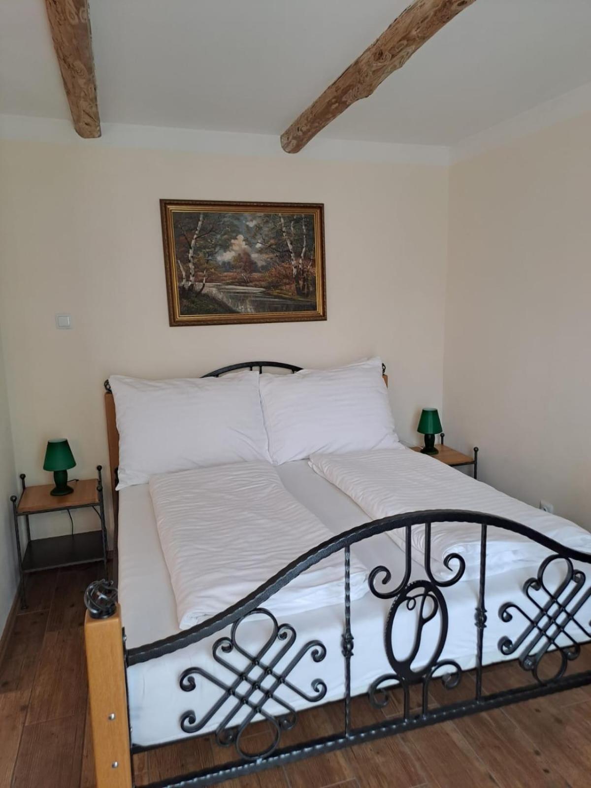 Nová Bystřice Lesni Hotel Perslak מראה חיצוני תמונה