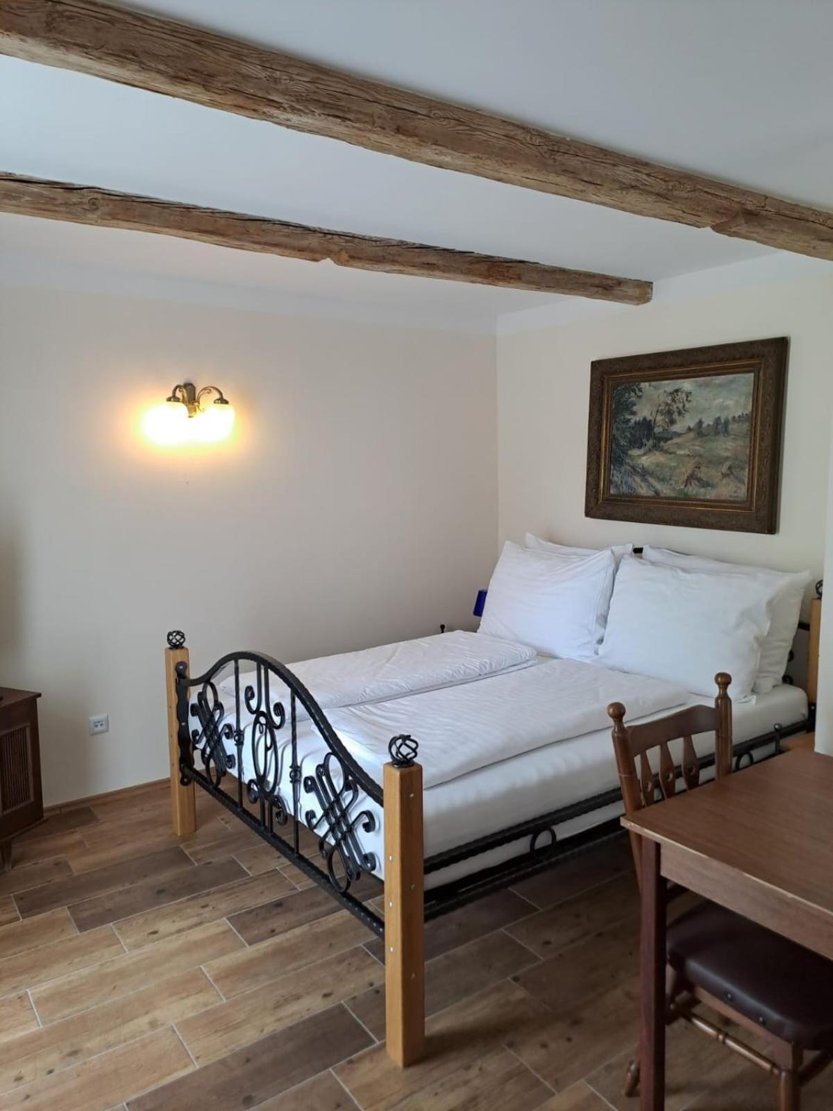 Nová Bystřice Lesni Hotel Perslak מראה חיצוני תמונה