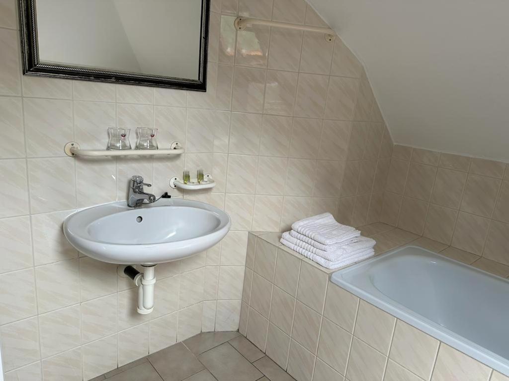 Nová Bystřice Lesni Hotel Perslak מראה חיצוני תמונה