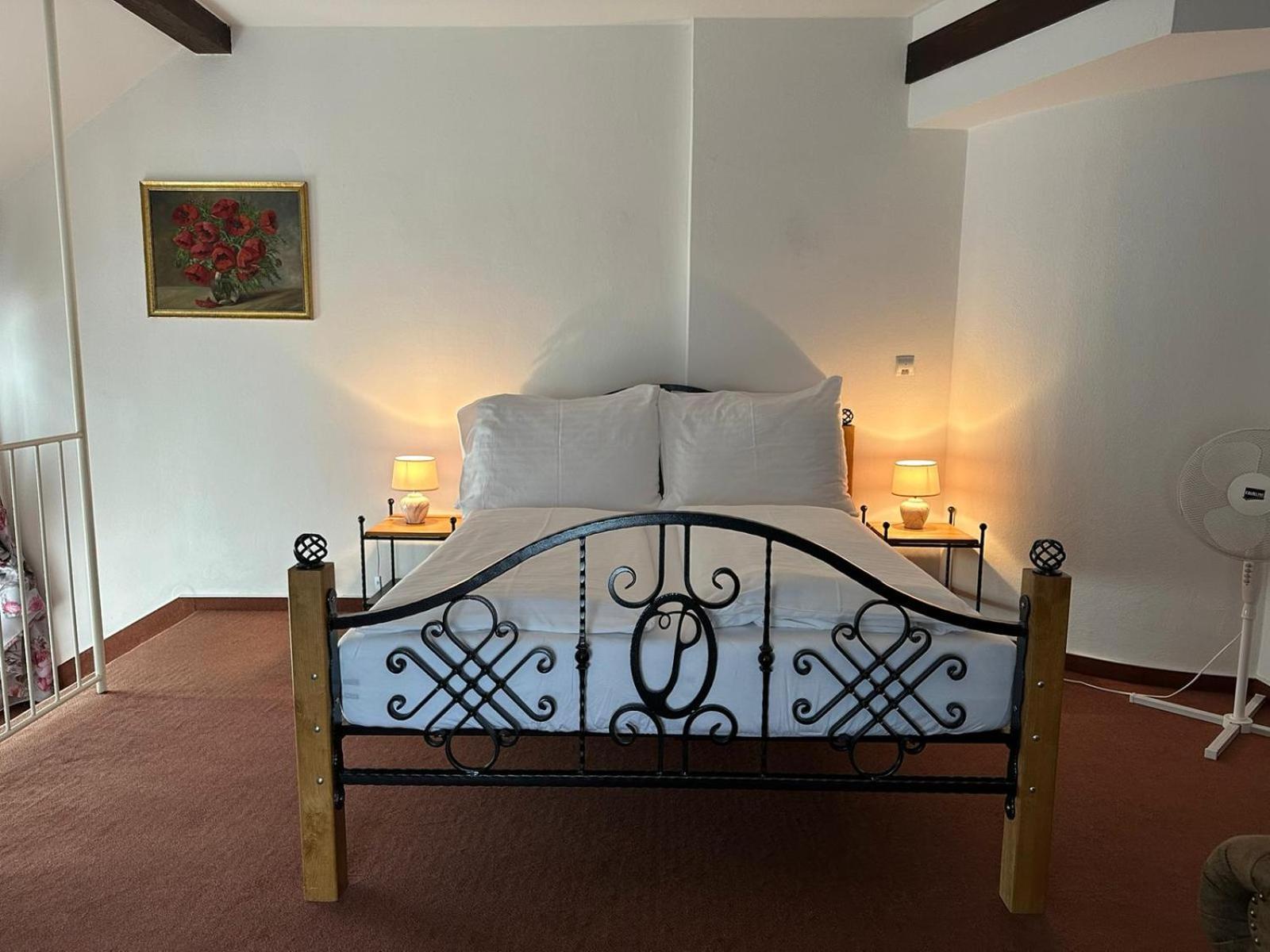 Nová Bystřice Lesni Hotel Perslak מראה חיצוני תמונה